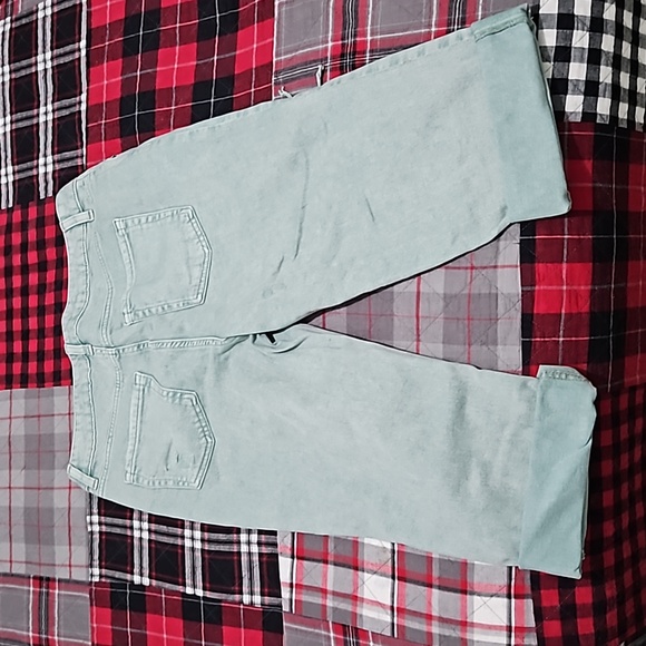 Maurices green straight crop shorts - Picture 4 of 6